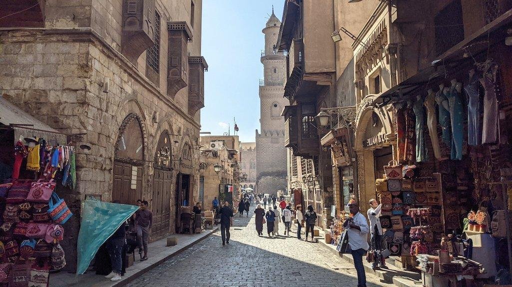 Calle-Al-Muizz-04